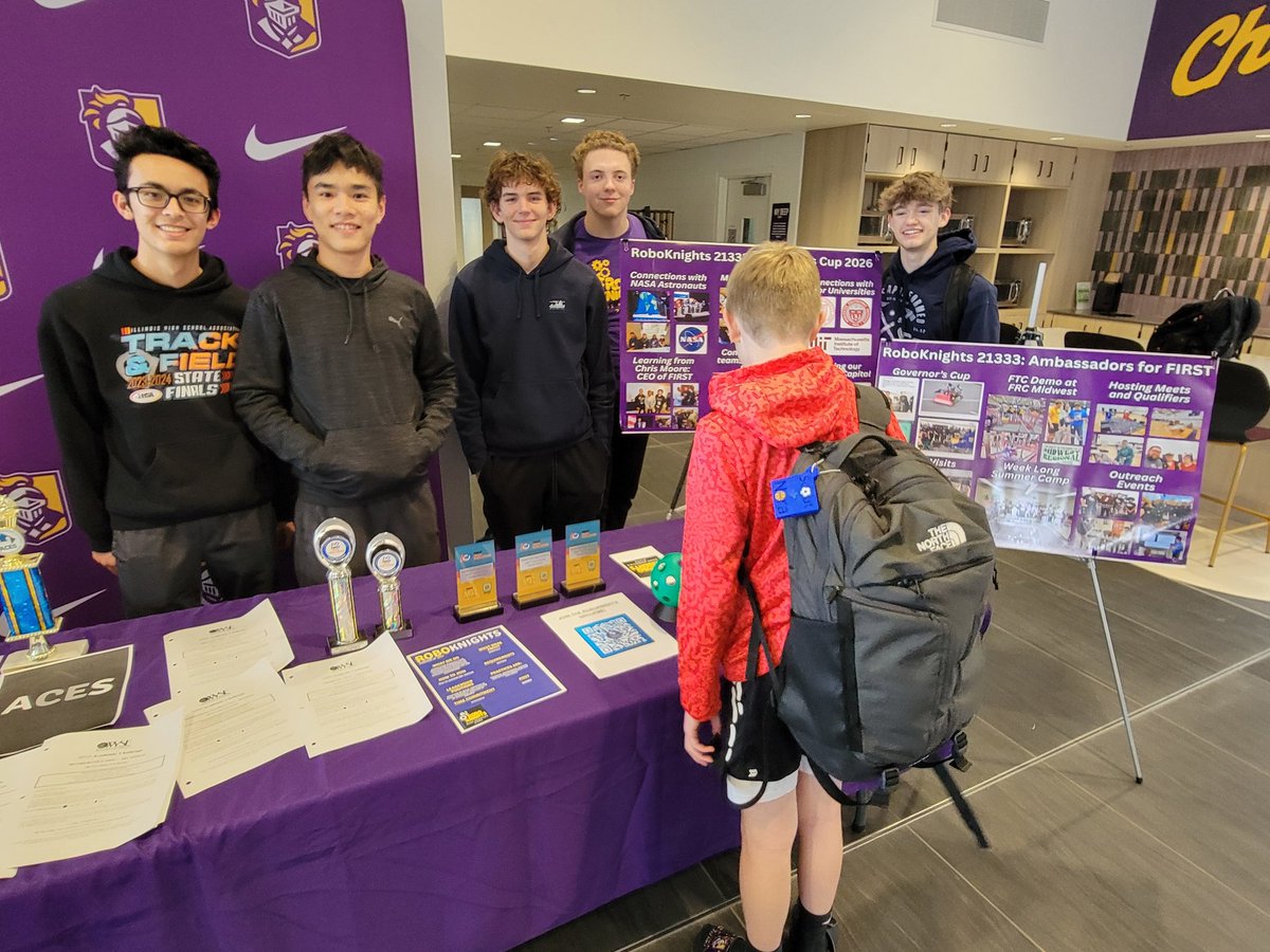 21333Robo's tweet photo. We were able to promote the RoboKnights at Chicago Christian's club recruitment event today! https://t.co/FZnmPgHPVy