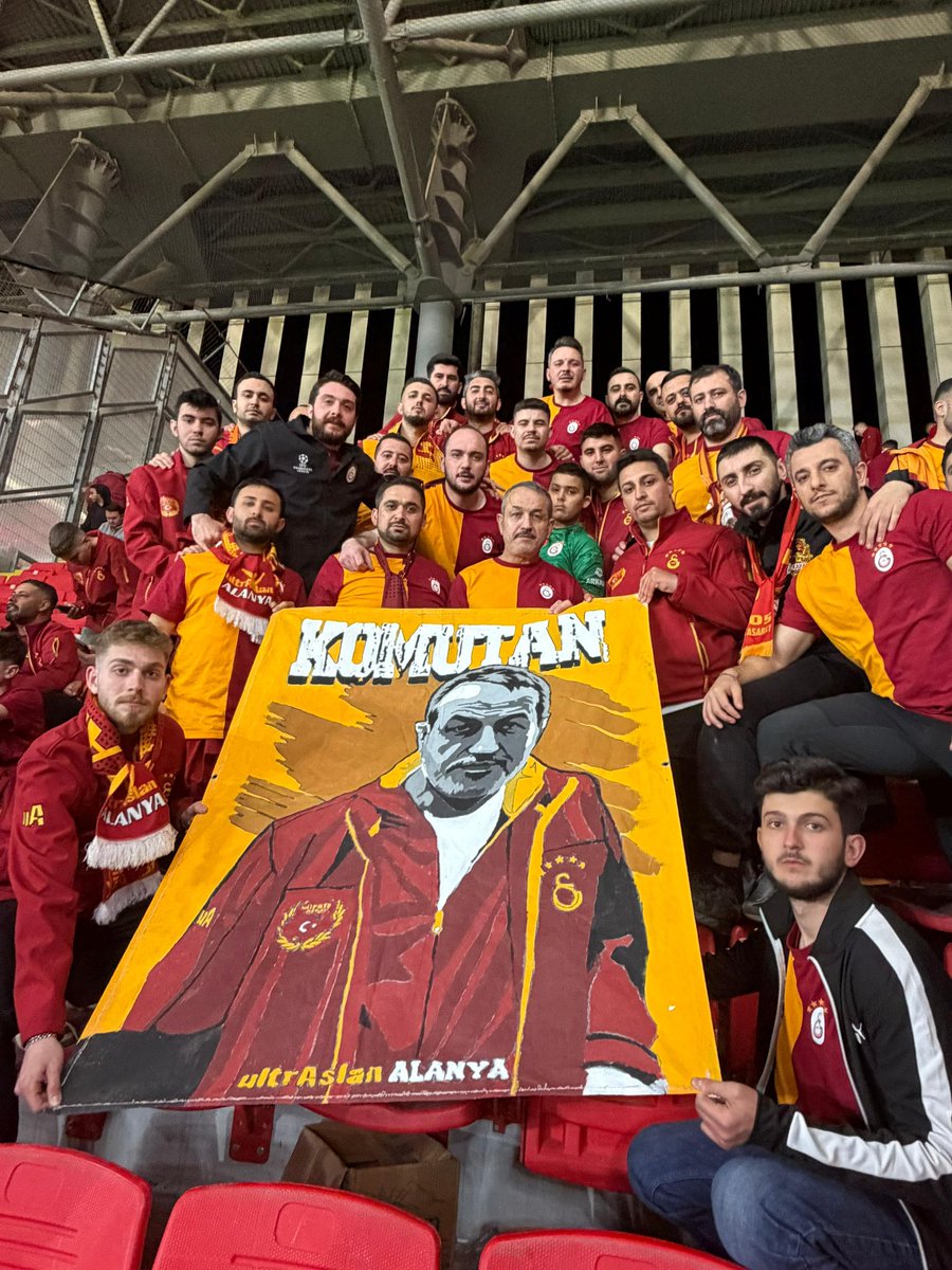 uA_Alanya's tweet photo. İŞTE ORDU İŞTE KOMUTAN !

@SebahattinReis 

#uAAlanya #uAYurtiçi 
#ultrAslan #Galatasaray https://t.co/EDg0eyoMmO