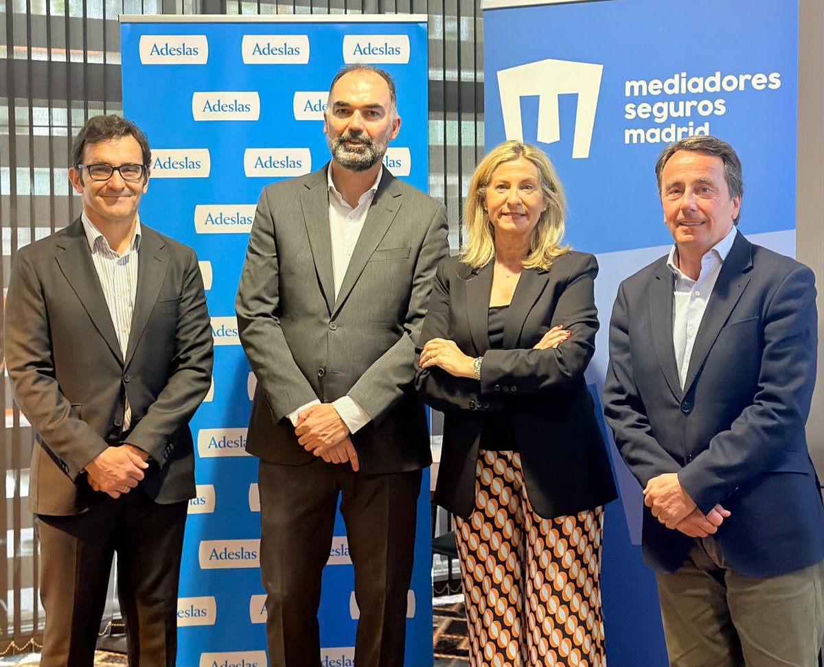 colmedmadrid's tweet photo. Nuestra presidenta @elenajandrade presente en el encuentro de @Adeslas con su Dirección Regional Centro. 🤝
Una jornada clave donde se ha reforzado la apuesta firme por el #CanalMediado y el valor estratégico de los mediadores profesionales. 🚀
#MediadoresMadrid #Seguros #Adeslas https://t.co/3SKRZLi5BS