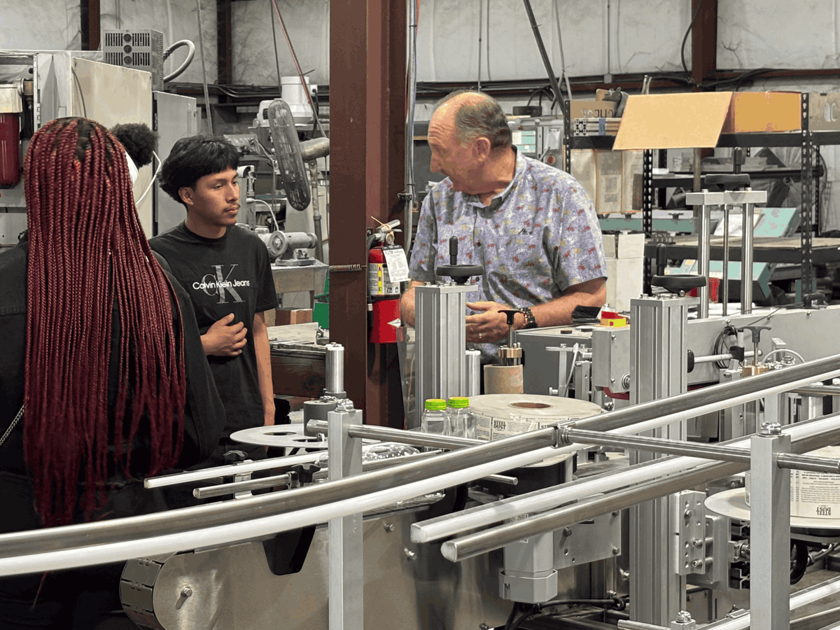 InLinePackcom's tweet image. Hosted a local high school entrepreneurship class this week at In-Line Packaging Systems.

Giving students a firsthand look at how real equipment is designed and built—from concept to completed systems.

The future of manufacturing starts here.

#Manufacturing #BuiltRight #Inline