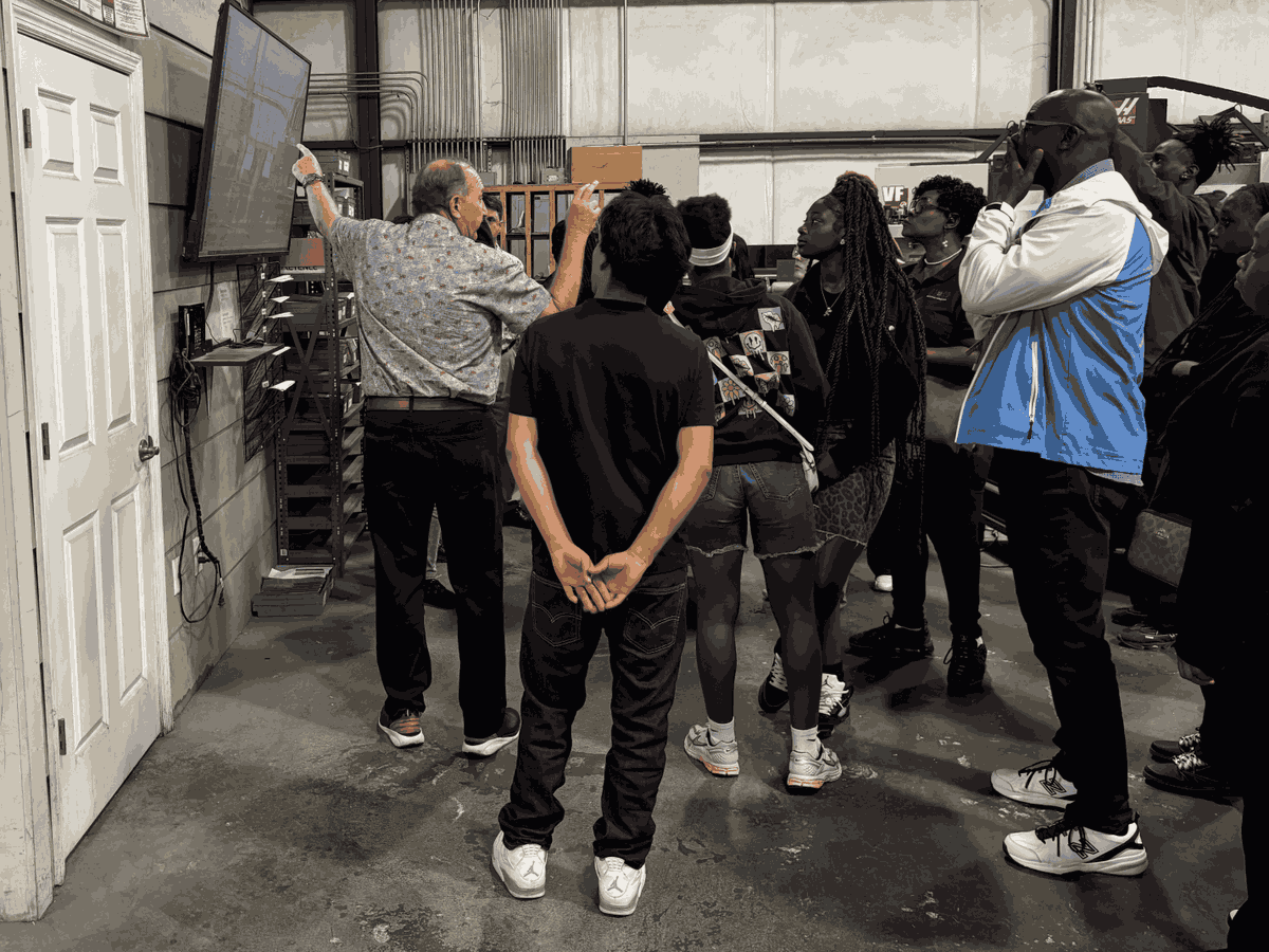 InLinePackcom's tweet image. Hosted a local high school entrepreneurship class this week at In-Line Packaging Systems.

Giving students a firsthand look at how real equipment is designed and built—from concept to completed systems.

The future of manufacturing starts here.

#Manufacturing #BuiltRight #Inline