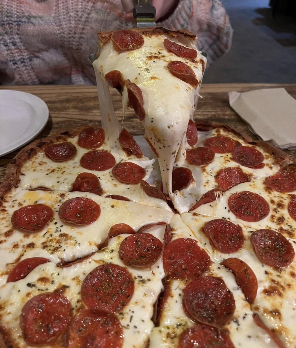 FoodPleaser's tweet photo. Pizza time 🍕 https://t.co/hfpafHupZ0