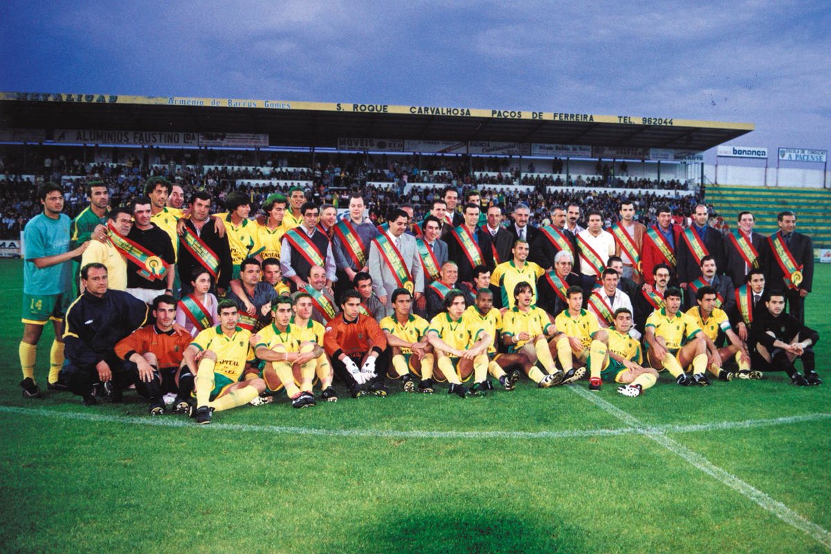 𝗔 𝗛𝗶𝘀𝘁𝗼́𝗿𝗶𝗮 𝗙𝗮𝘇-𝘀𝗲 𝗱𝗲 𝗣𝗮𝗰̧𝗼𝘀
▪️ Conquista da Segunda Liga 1999/2000

Chaves pintou-se de amarelo para o segundo título da Segunda Liga do FC Paços de Ferreira, após uma recuperação histórica.

#FCPF76
