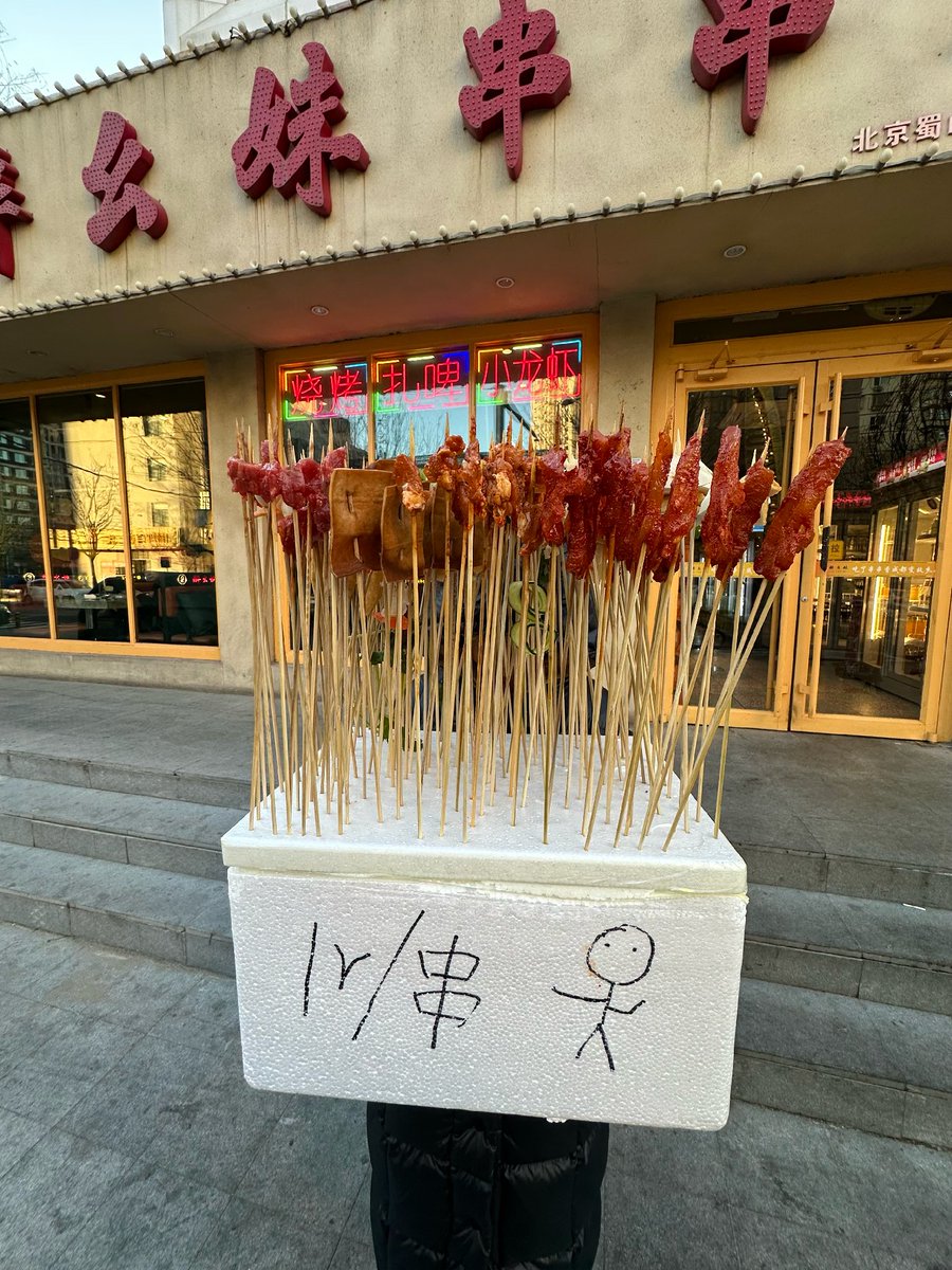 newyorkcboy's tweet photo. Crispy fried squid + tangy chili mayo = street food heaven! Grab a skewer at the corner stall—crunchy, zesty, so satisfying. Perfect snack for a sunny day! https://t.co/2DZKbRYQ4n