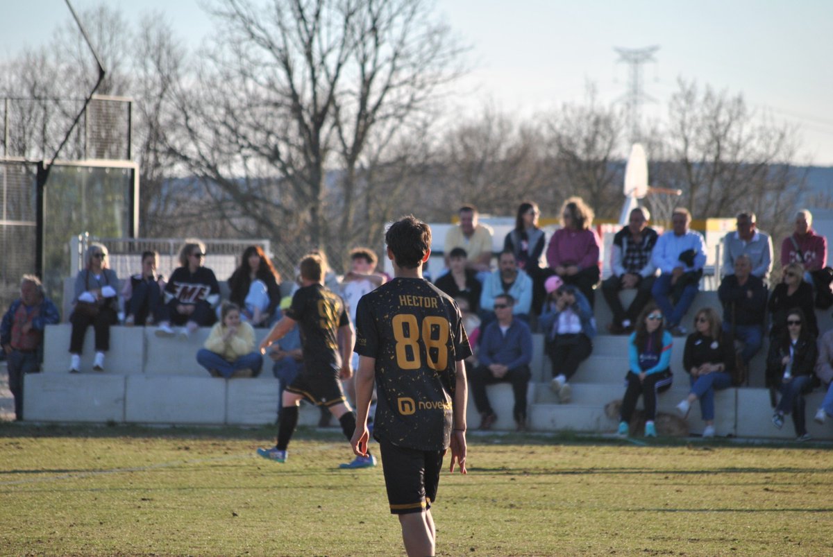 AT_Sanabria's tweet photo. Otra victoria en El Teso para colocarnos en la quinta plaza de Primera división Provincial. 💪🏼
🐺🐺🐺🐺
🖤💛🖤💛
#VamosLobos #AtleticoSanabria #Sanabria #Carballeda #futbol #deporte https://t.co/nsLAVVcv3l