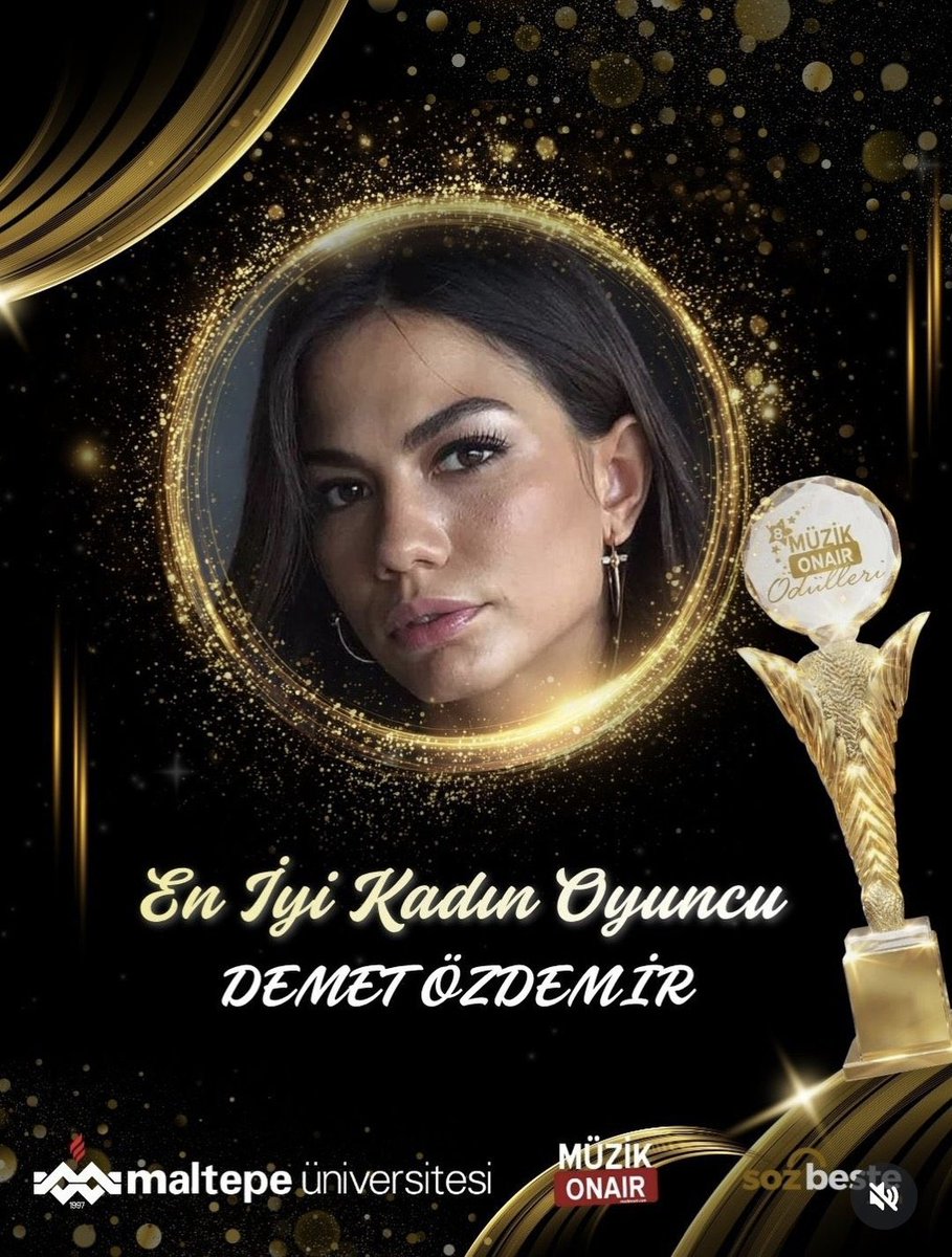 إطلالة ديميت أوزديمير الساحرة خلال حفل التكريم