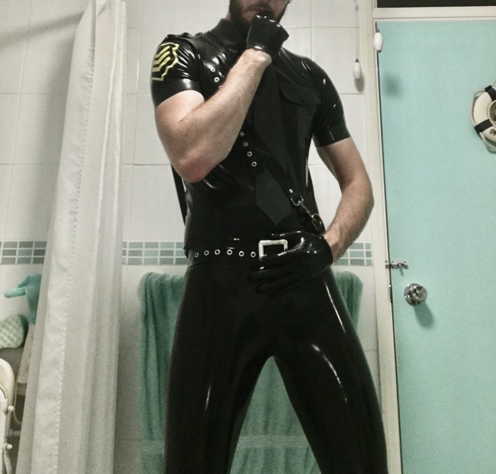 DJLederMaster tweet media