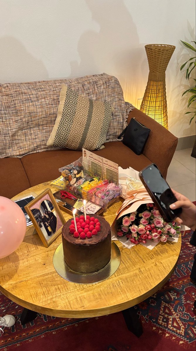Zuka_am's tweet photo. 🎂💛🎈 https://t.co/EGkJ4orTXm