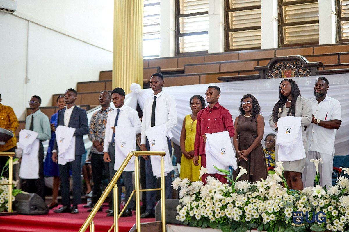 Noticeboardgh's tweet image. 📍📍JUST IN 📍📍

UG School of Pharmacy has inducted 77 Level 500 PharmD students at its 4th White Coat Ceremony, marking their transition to clinical training. The event highlighted ethics, professionalism, and the vital role of pharmacists in healthcare delivery.
#PharmD