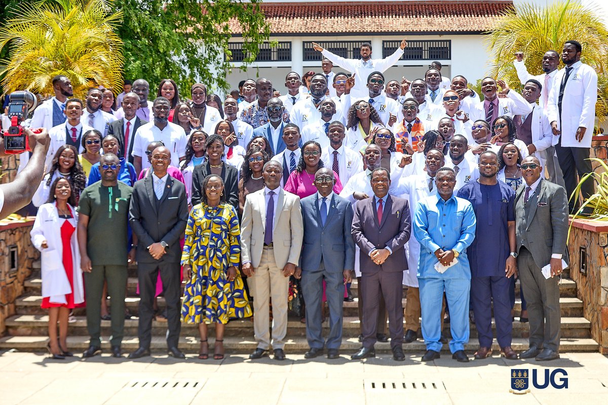 Noticeboardgh's tweet image. 📍📍JUST IN 📍📍

UG School of Pharmacy has inducted 77 Level 500 PharmD students at its 4th White Coat Ceremony, marking their transition to clinical training. The event highlighted ethics, professionalism, and the vital role of pharmacists in healthcare delivery.
#PharmD