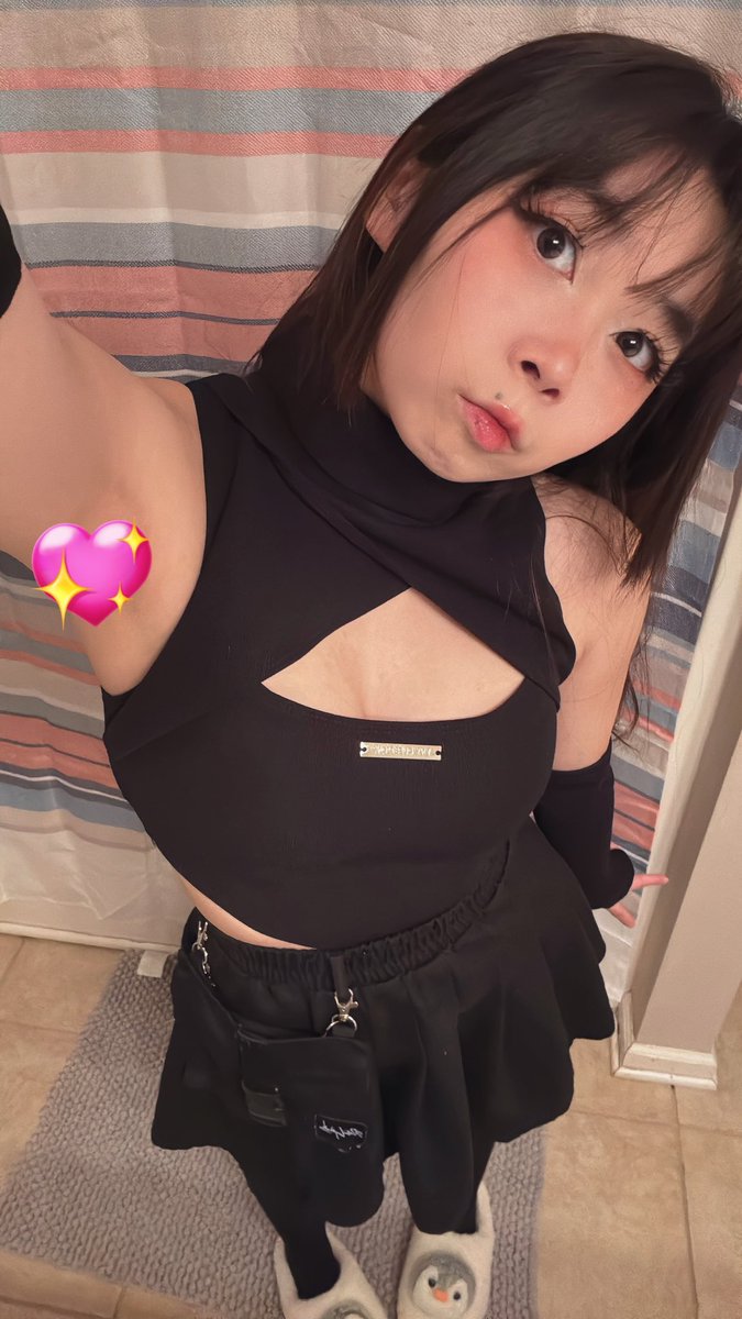 itsbunbee's tweet photo. These two would be dating

(they are both me) https://t.co/mRoUfl6kAY
