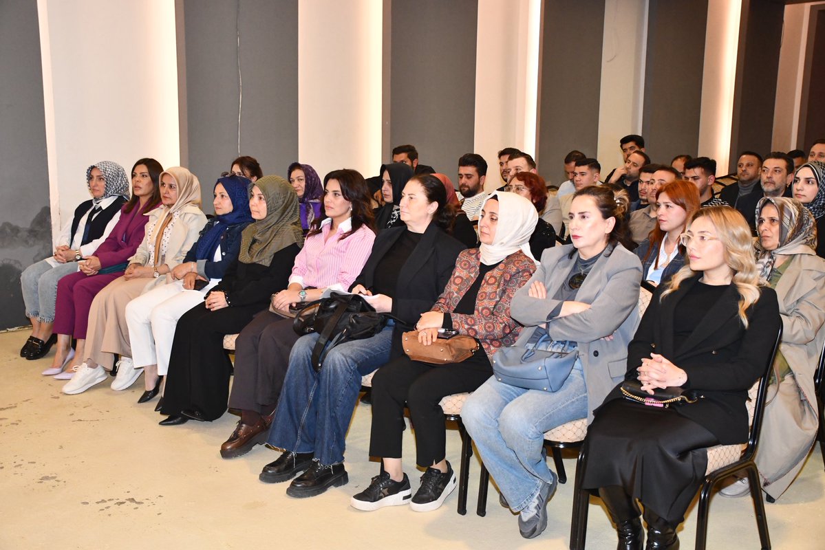 Akpartialanya07 tweet media