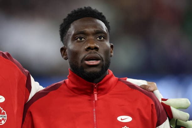CANMNTBuzz's tweet photo. 🗣️| Alphonso Davies on the #CanMNT: “I miss it all the time. I'm excited to get back playing football with these guys, being in the locker room and making jokes, and preparing for games, preparing to go to war.” [@theScore] 🇨🇦 https://t.co/8nFbavzVtw
