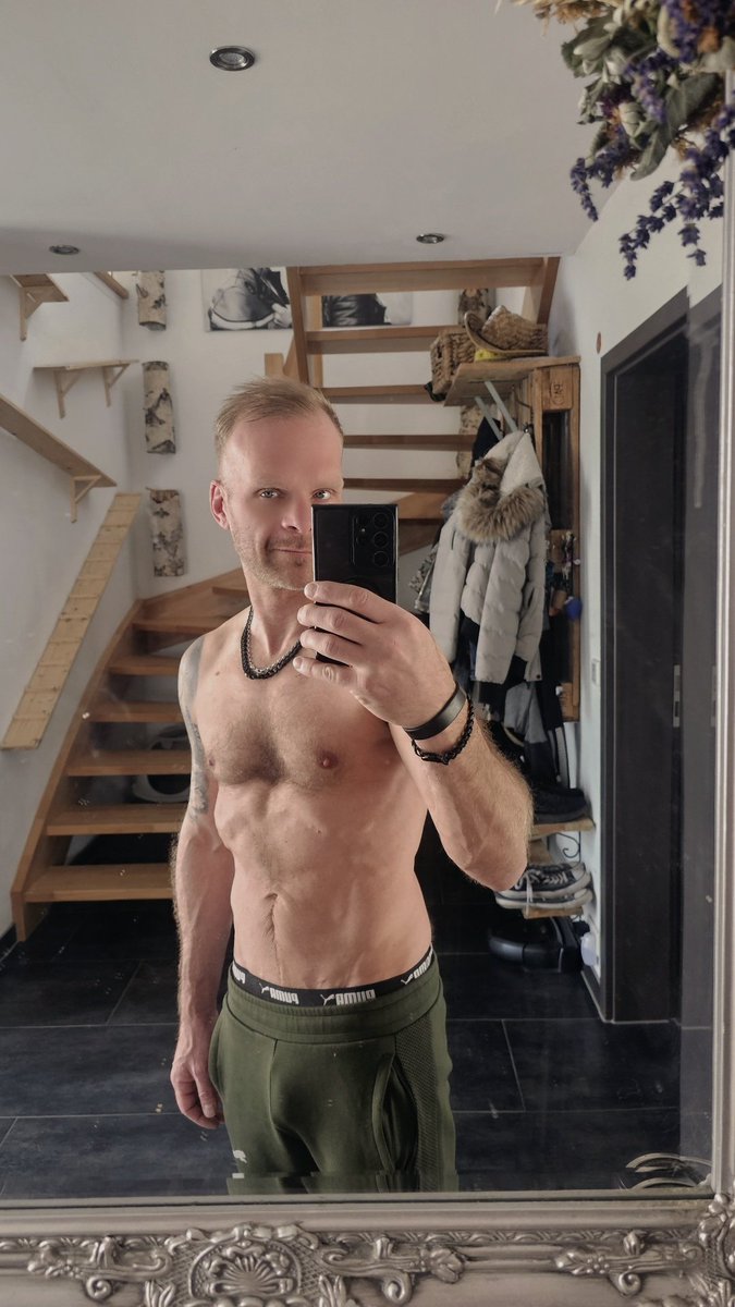 DerMad's tweet photo. #gutenacht #photooftheday #pictureoftheday #followme #sport #gym #blonde #blondeguy #motivation #fitness #wellness #lifestyle #cozy #dmme https://t.co/fYN4EOHUvn