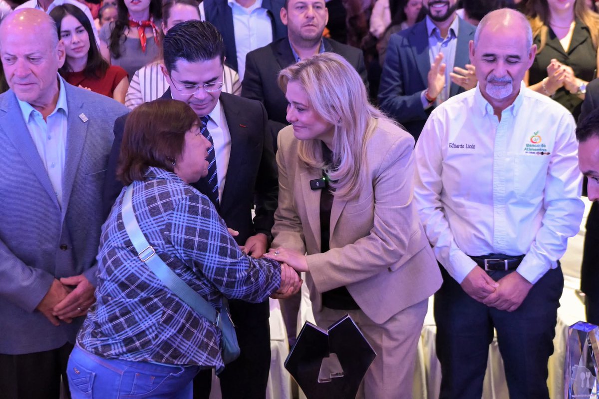 💙 Hace un año iniciamos NutriChihuahua con un objetivo claro: que nadie se quede sin acceso a una alimentación digna.

Hoy, en el Foro NutriChihuahua, compartimos avances que me llenan de orgullo: más de 400 mil personas beneficiadas, más estancias infantiles, comedores y