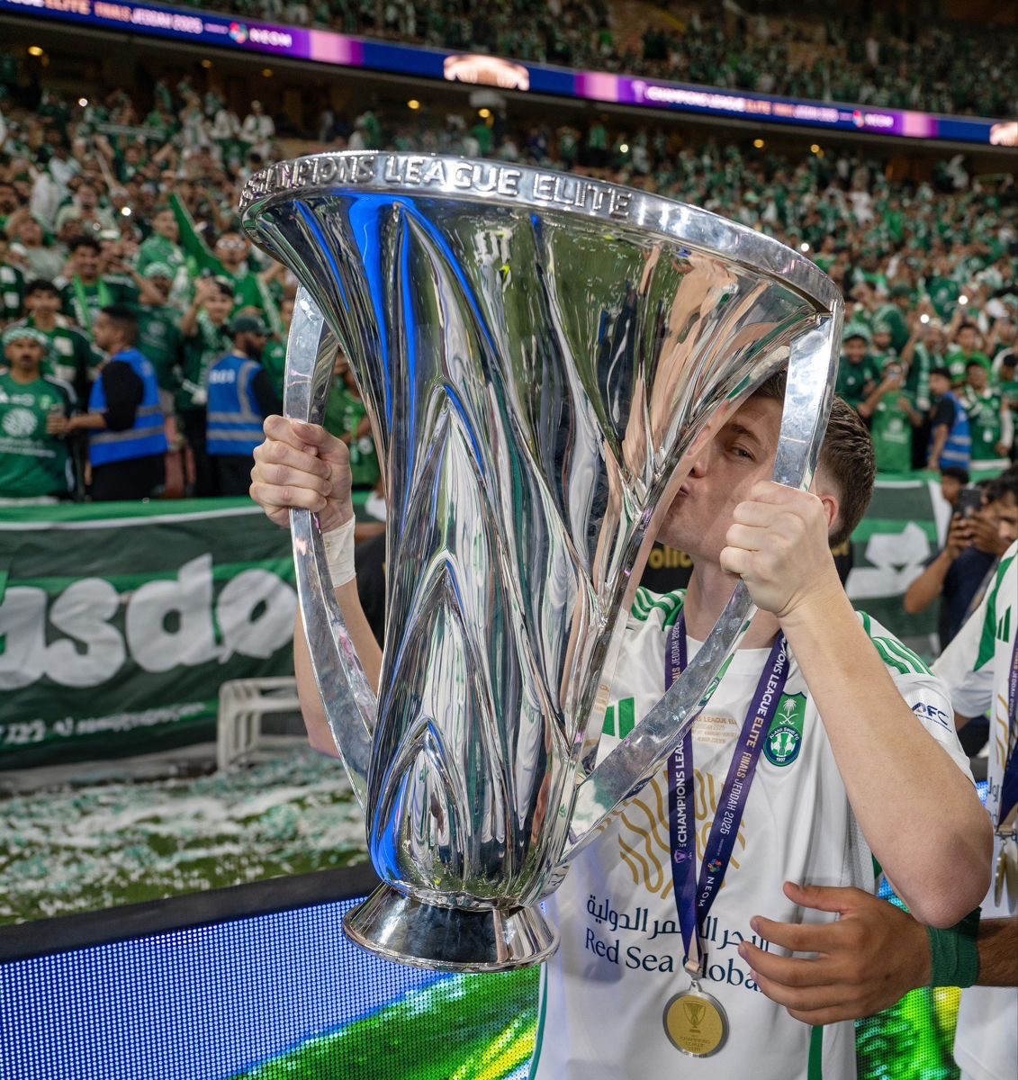 الله لايوفق النصر tweet media