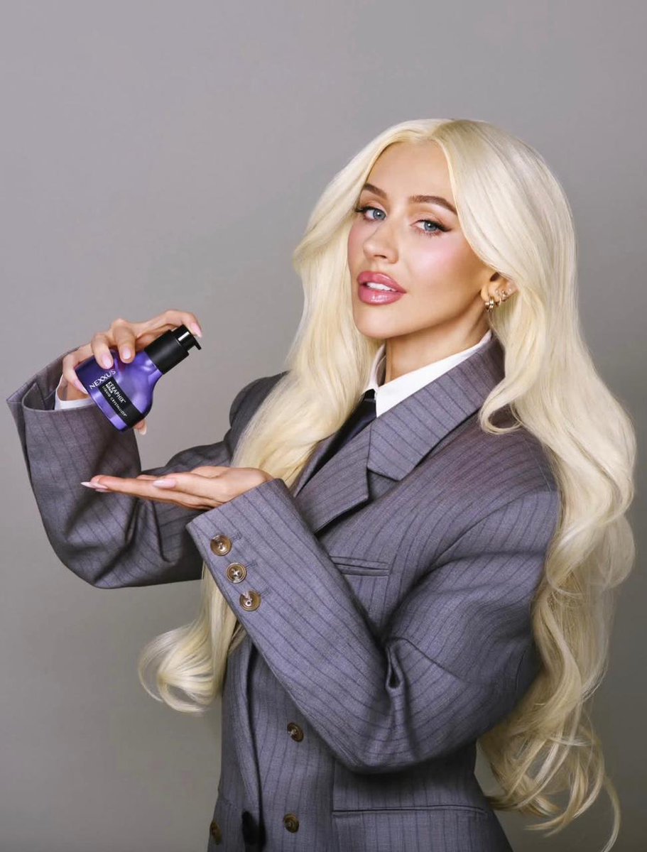 📸 Nuevas imagenes de Christina Aguilera para la campaña "Keraphix Collection" tratamiento capilar de NEXXUS. 
💜 HERMOSA 💜
#Keraphix #Nexxus #Xtina #Hair #NewEra