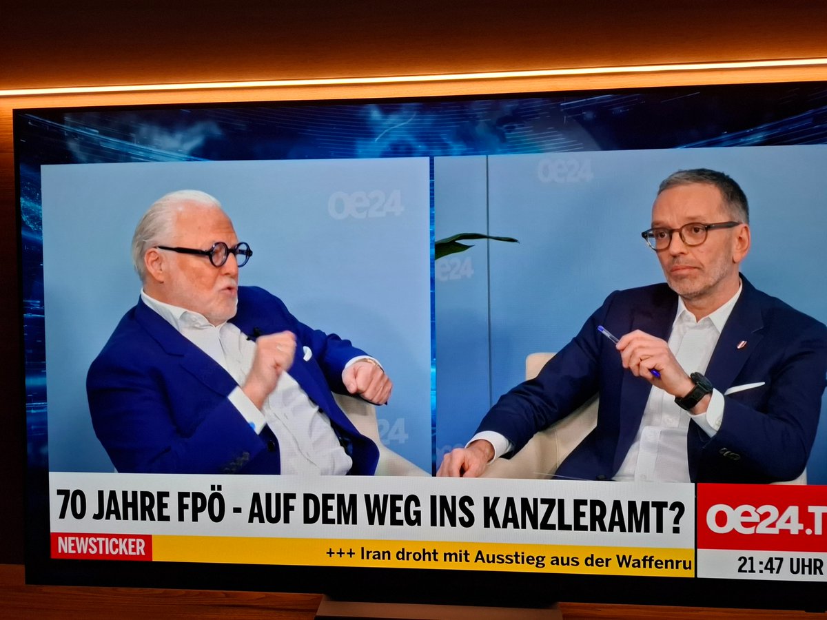 OE_Markus's tweet photo. @oe24tv @RosamWolfgang @josefkalina 📺 #Rosam stellt #Kickl gerade die längste Frage aller Zeiten, die zudem aus mehrfachen Unterfragen besteht. Kickl antwortet ebenso umfangreich aber hoch-interessant und bezeichnet einen Systemwechsel als sein Endziel. #FPOE #oe24 https://t.co/PhWKjwcOtR