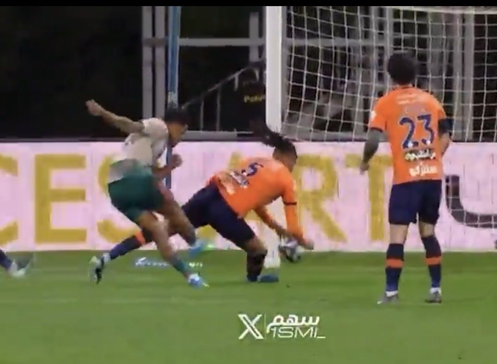 مجانين بحبك يا آهلي tweet media