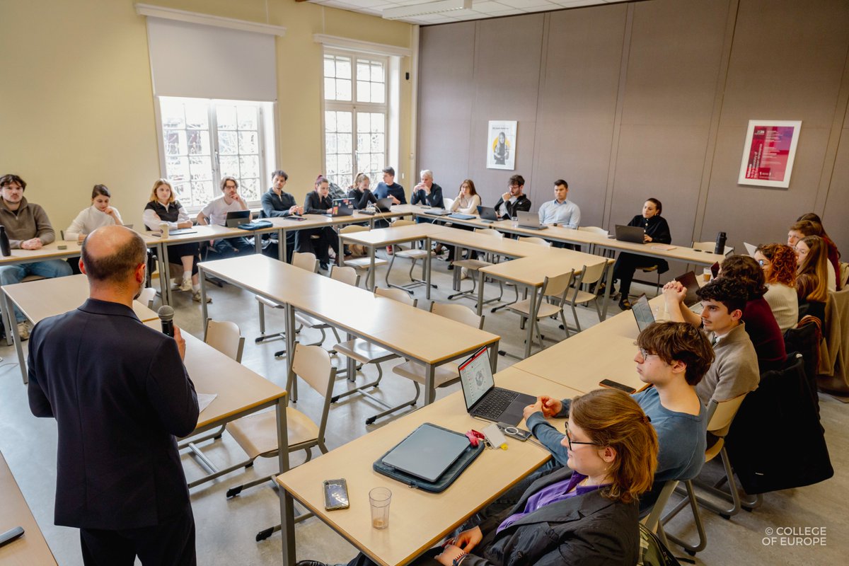College of Europe tweet media