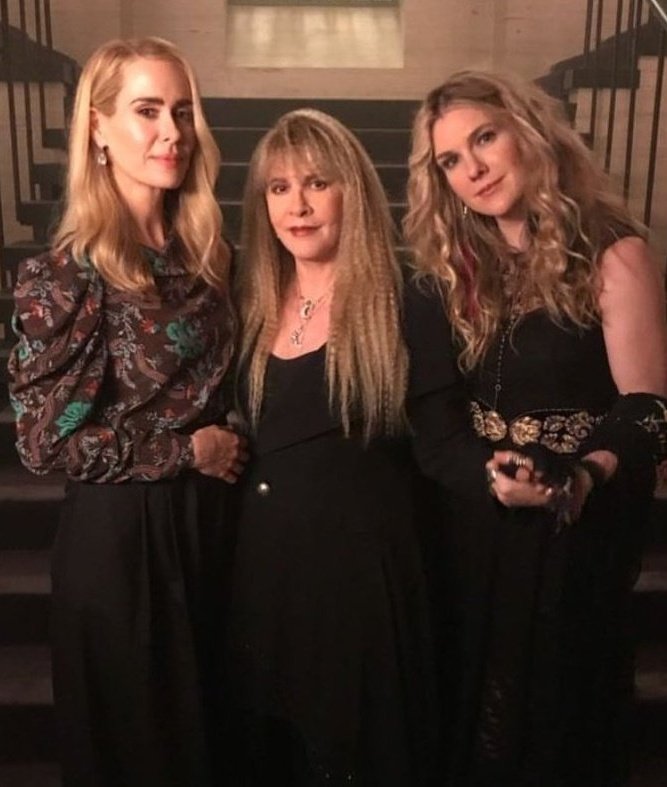 xiomi 🦋 • lily rabe tweet media