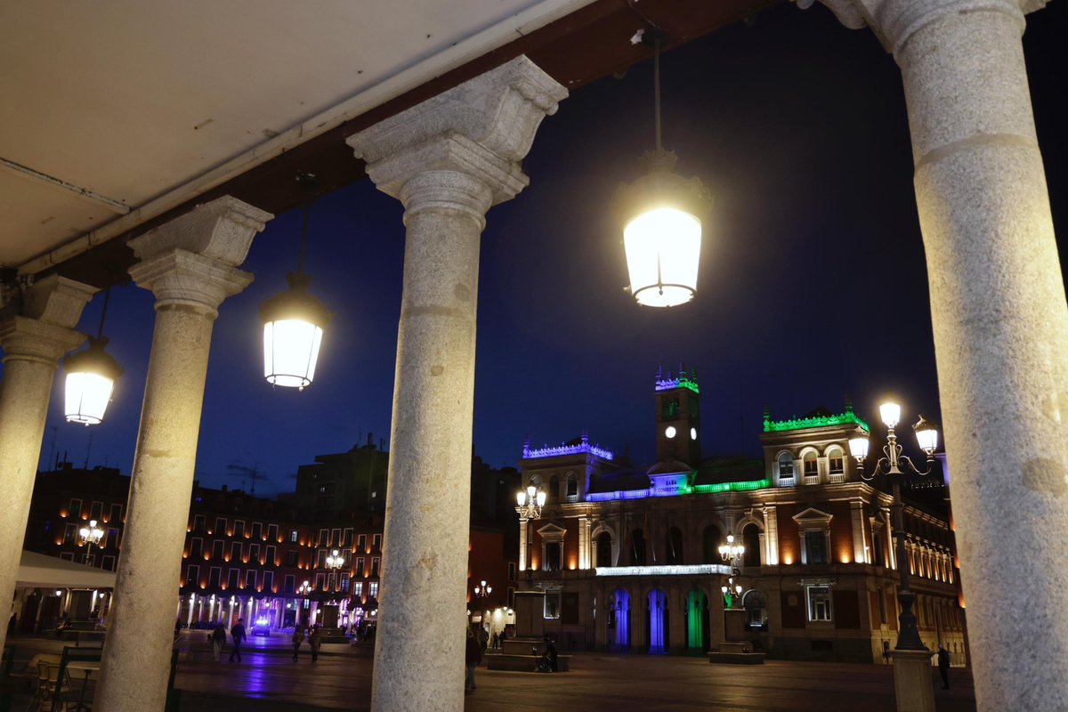 AyuntamientoVLL's tweet photo. En el Día del Pueblo Gitano, el @AyuntamientoVLL y la Cúpula del Milenio se iluminan de 🔵 y 🟢.

➡️ Jornada de reconocimiento, memoria y celebración de la riqueza cultural, la historia y la identidad de la comunidad gitana.

@gitanos_org_CYL @gitanos_org 

#ValladolidSocial https://t.co/hHD4Y1fBSx
