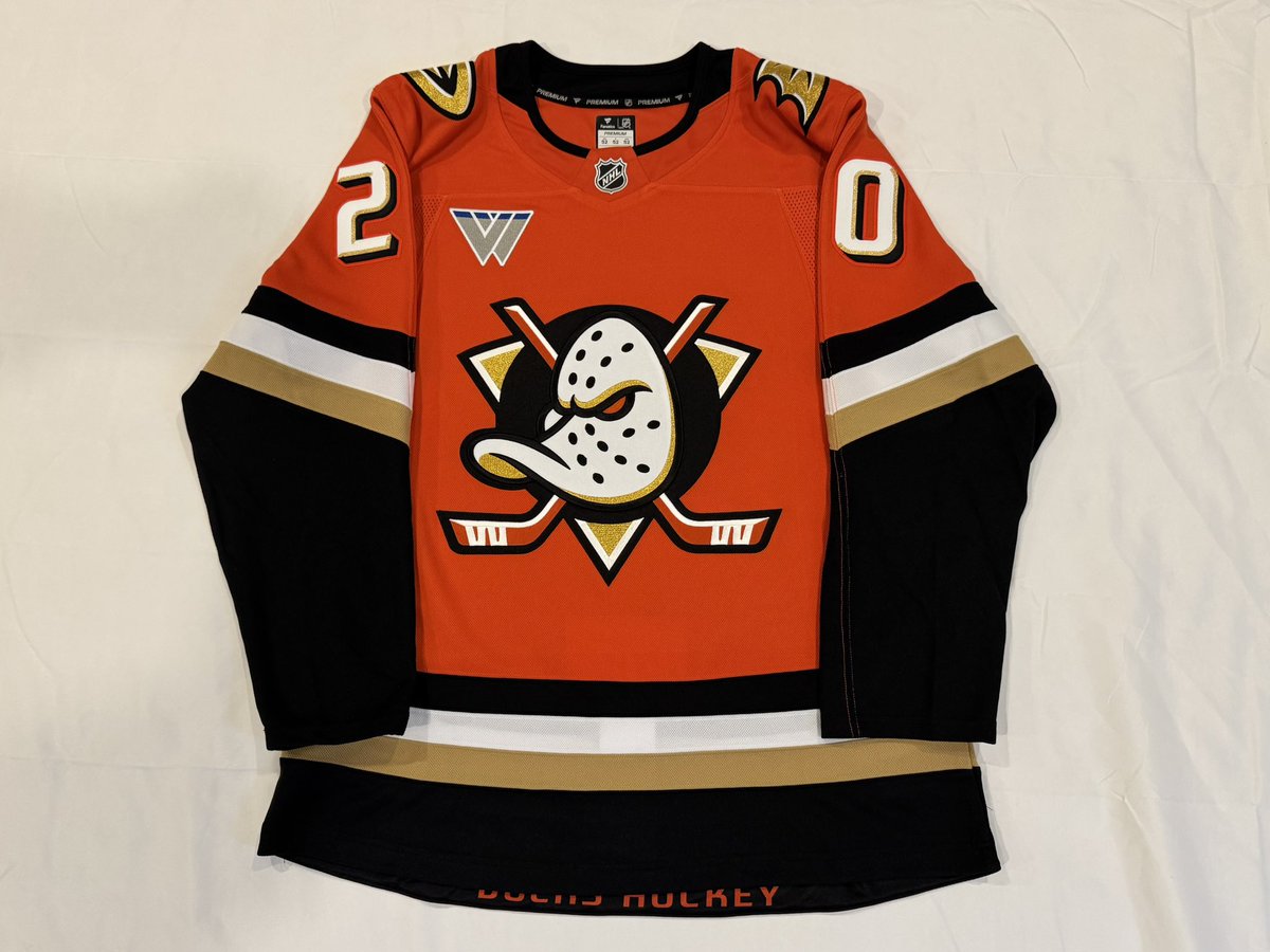 SamGootz's tweet photo. NO BC THE PROFESSIONAL PHOTOS GO SO INCREDIBLY HARD 

PLEASE JUST GAZE AT THIS BEAUTY 😍

@DeanMavs55 TRULY outdid yourself, i’m drooling. 

@AnaheimDucks LOOK! https://t.co/8kNTvMQotS