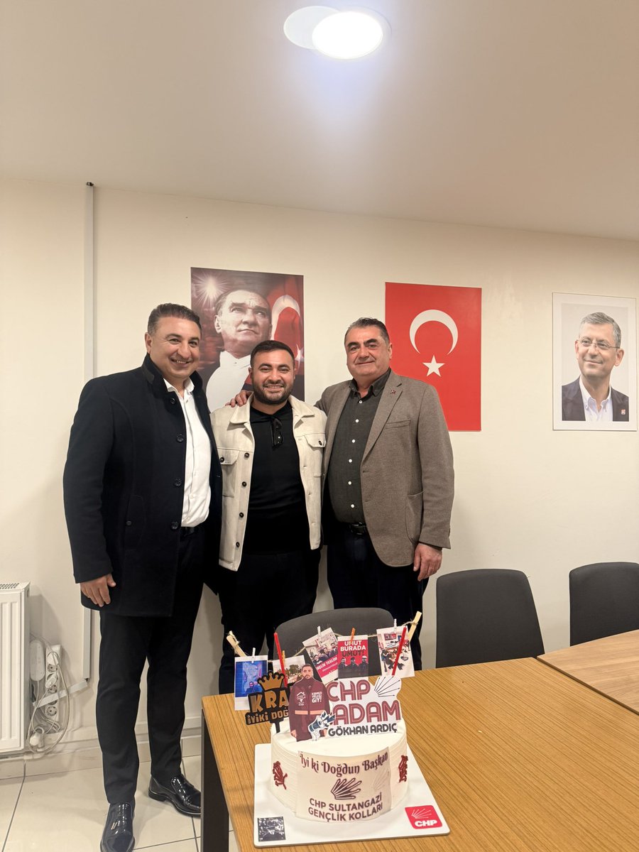 Yönetim kurulu toplantımızı gerçekleştirdik. Gençlik Kolları Başkanımız Gökhan Ardıç ‘ın doğum gününü İlçe Başkanımız KANBER Koçak , İl Gençlik Kolları Yöneticimiz Ali Kılıç ile birlikte dostlarımızla kutladık.