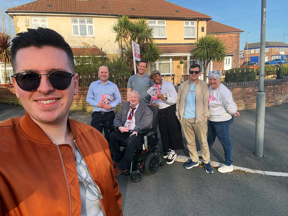 William_OldSwan's tweet photo. Out and about @WestDerbyCLP in #OldSwanWest  this week - lovely sunny 😎 evening on the #LabourDoorStep  🌹with City Leader @liamrobinson24 listening to residents concerns and kind words ( I appreciate it🙏🏻) big thanks to everyone for helping out tonight. @UKLabour https://t.co/VEhBO8SgQz