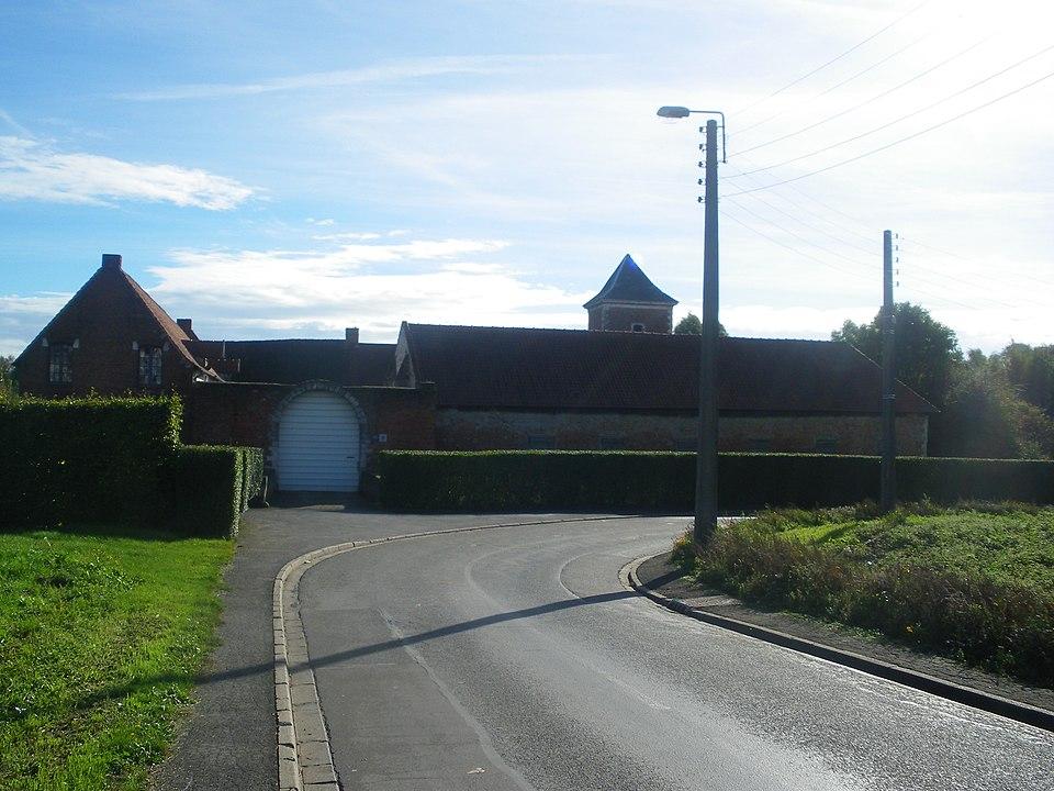 MonumentumFr's tweet image. Ferme de la Belleforière à #Beuvry (#PasDeCalais) A l'origine, le manoir était une ferme fortifiée entourée de douves. La ferme est reconstruite en 1698. Elle était alors une ferme basse dont le pigeonnier serv...
Suite 👉 monumentum.fr/monument-histo…
#Patrimoine #MonumentHistorique