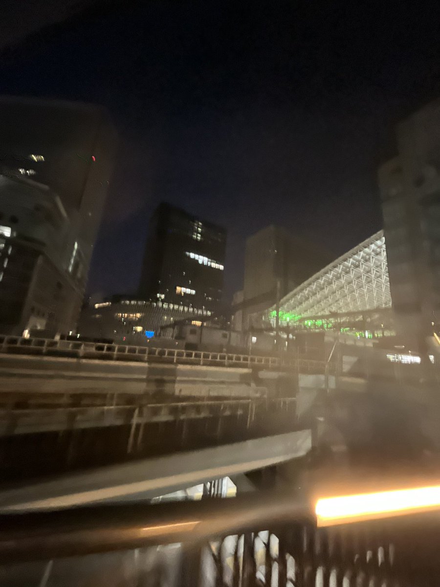Hellow2rouworld's tweet photo. 午前4時
20歳成人男性
とある阪医生の家に監禁され、寝ている隙をついて脱走。 https://t.co/tLQJLJkYDH