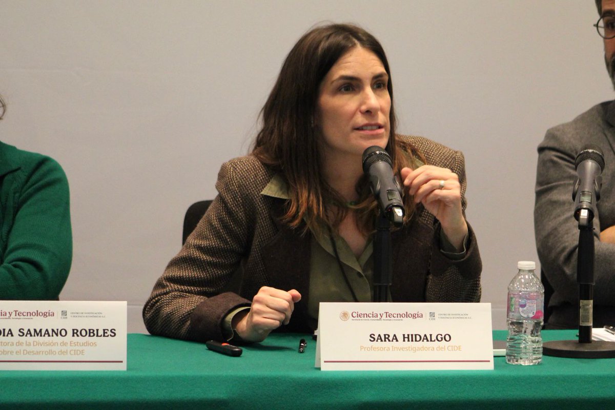 🔴  Para finalizar la segunda mesa del seminario "México en el nuevo entorno internacional", Sara Hidalgo, Profesora Investigadora de <a href="/CideHistoria/">División de Historia</a>, abordó el tema de desigualdad y la seguridad social en México.

📺 Sigue la transmisión #EnVivo: bit.ly/4teLzt0
