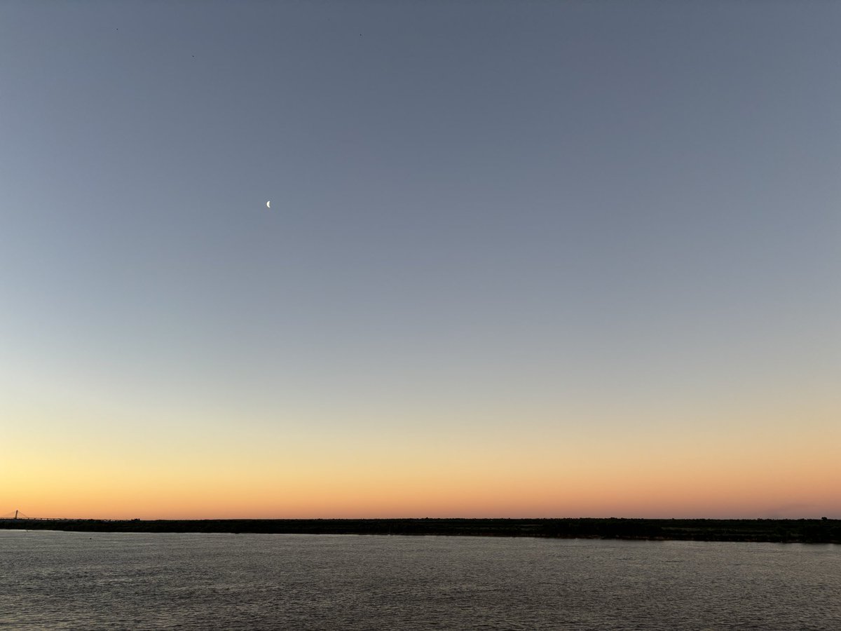 nyclude's tweet photo. @IneCivit mi recomendación es q vayan a la zona de río mío a tomar unos mates q es HERMOSO lo único es q hay MUCHA gente pero mira la vista hermosa q tenes del atardecer https://t.co/zmc7LFlwFE