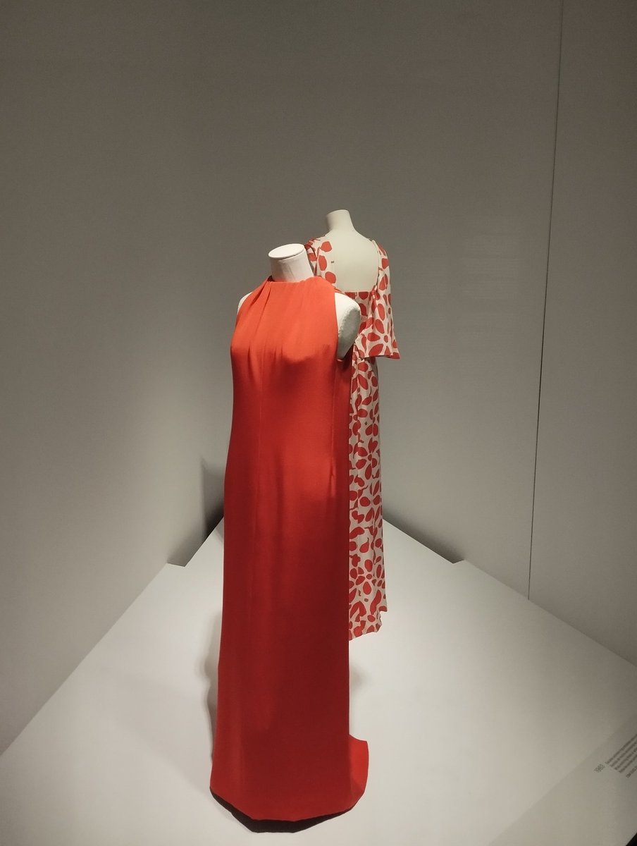 nahianebra's tweet photo. 🪡 Visita al museo Cristóbal Balenciaga en Getaria 

🧵El espacio permite admirar la elegancia atemporal característica del modisto.

👗 En las imágenes algunas de mis creaciones favoritas y muchas más en: https://t.co/x47ePYva3d

#blogging  #museobalenciaga #balenciaga #Blogs https://t.co/UbcwJS5FtB