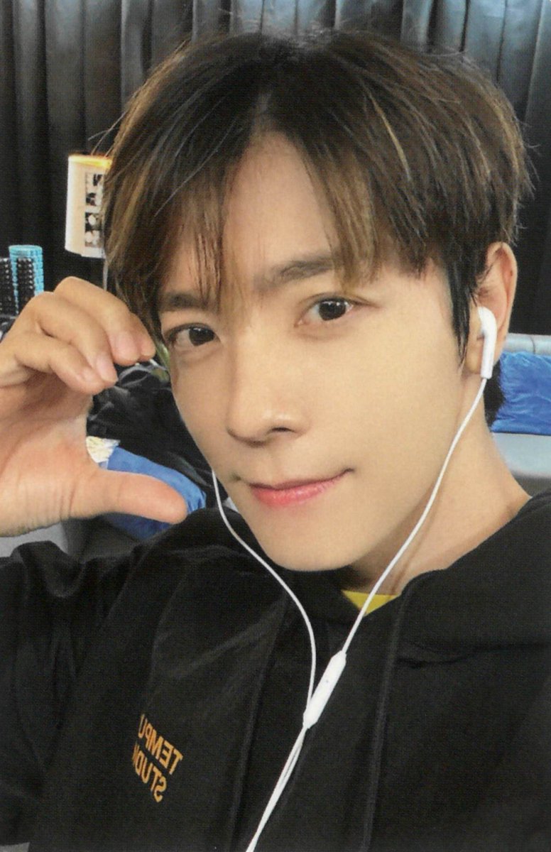 [SCAN] Super Junior 2005 - 20th Anniversary_Stationery Set Photocard - Donghae 💙

🐶 - 🫶🚀
(The adorable baby-ness beauty of Hae 🤭😘)

#SUPERJUNIOR #슈퍼주니어 
#SuperJuniorDnE #슈퍼주니어DnE
#은혁 #EUNHYUK <a href="/AllRiseSilver/">Dalnim</a>
#동해 #DONGHAE <a href="/donghae861015/">Super Junior 이동해</a>
<a href="/SJ_DnE_official/">SUPER JUNIOR-D&E official</a>