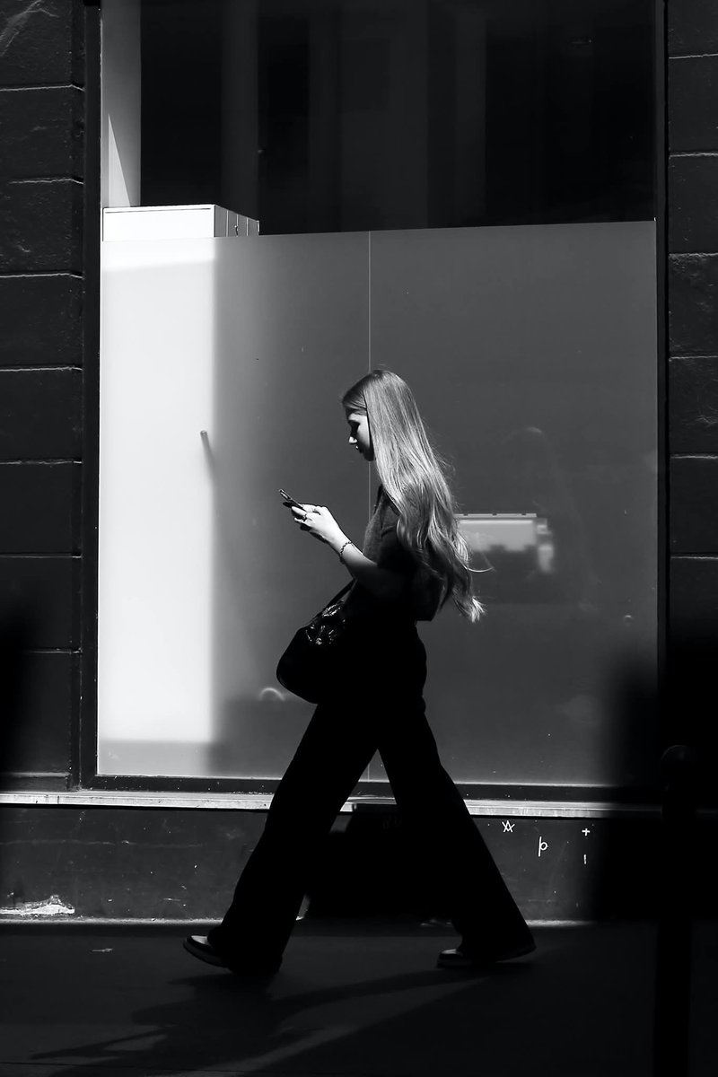 colinesss's tweet image. The long-hair girl
#Street #streetphotography #blackandwhite #Paris #pascalcolin #canon #50mm
