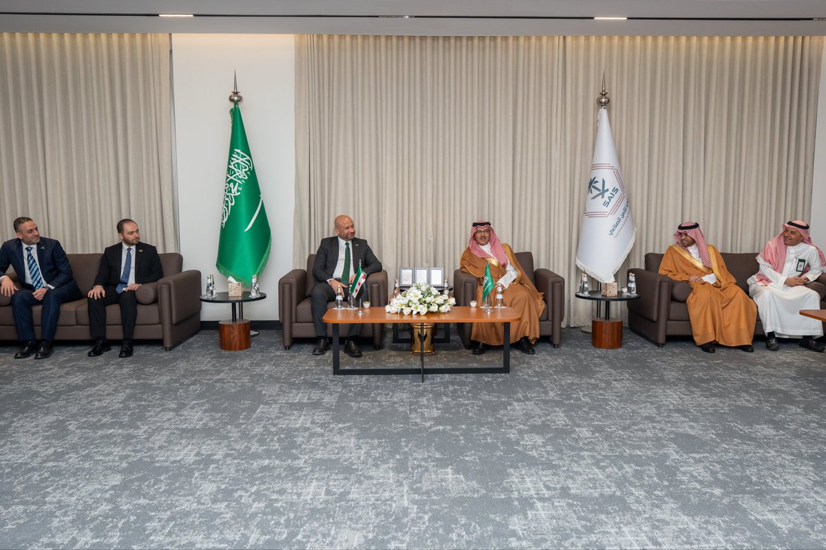 RaedAlSaleh3's tweet photo. سعدت بلقاء معالي محافظ الهيئة العليا للأمن الصناعي @SAIS_KSA المهندس عالي بن محمد الزهراني في مقر الهيئة بمدينة الرياض، حيث ناقشنا سبل تعزيز التعاون وتبادل الخبرات في مجالات الأمن الصناعي وحماية المنشآت الحيوية، واطلعنا على التجربة المتقدمة للمملكة في تطوير أنظمة السلامة وإدارة المخاطر في القطاعات الحيوية، في ظل توجهنا نحو بناء منظومة وطنية متكاملة لإدارة المخاطر في سوريا.
ننظر إلى هذا التعاون كخطوة عملية نحو تأسيس شراكات فاعلة تقوم على تبادل الخبرات وبناء القدرات، بما يدعم جهود التعافي ويعزز استقرار البنية التحتية الحيوية في سوريا.
#وزارة_الطوارئ_وإدارة_الكوارث
#الجمهورية_العربية_السورية