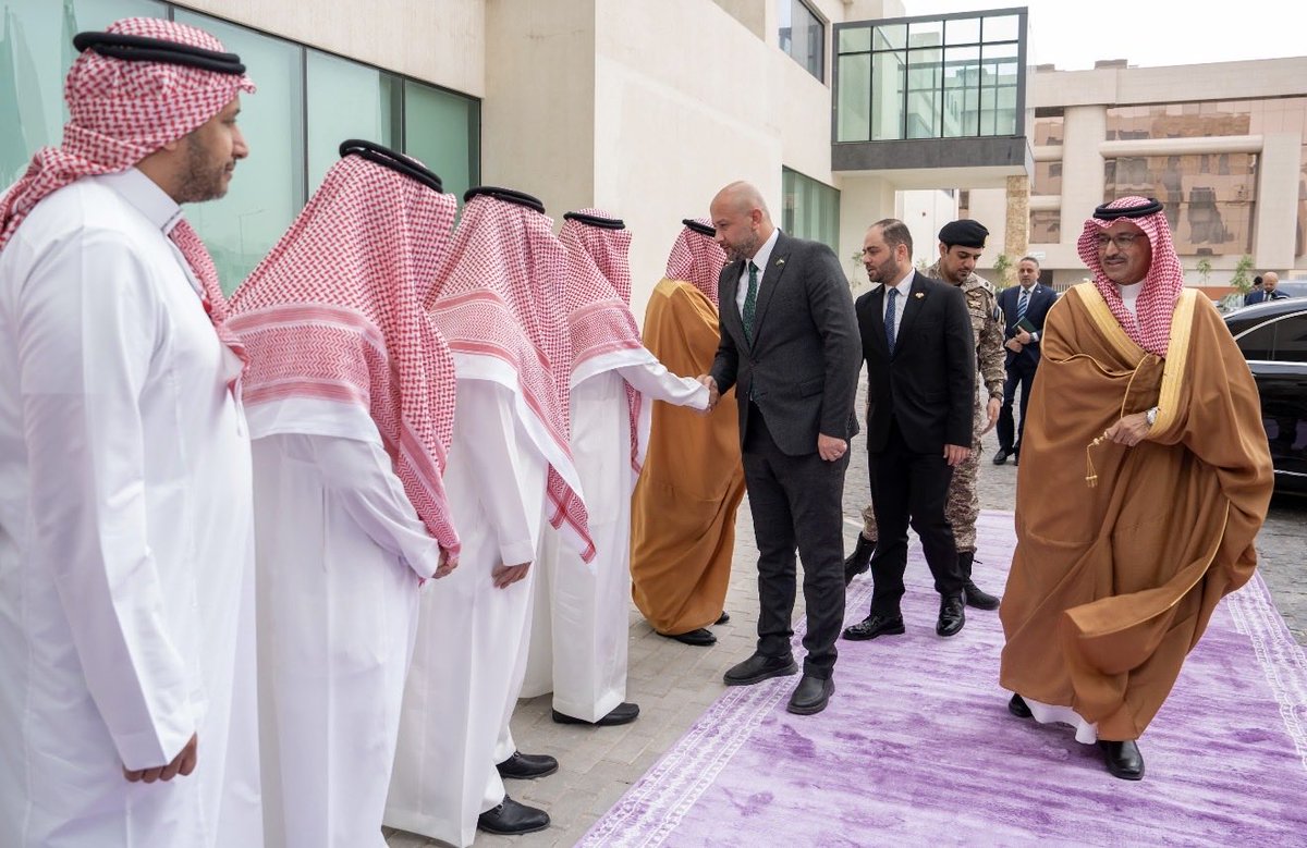 RaedAlSaleh3's tweet photo. سعدت بلقاء معالي محافظ الهيئة العليا للأمن الصناعي @SAIS_KSA المهندس عالي بن محمد الزهراني في مقر الهيئة بمدينة الرياض، حيث ناقشنا سبل تعزيز التعاون وتبادل الخبرات في مجالات الأمن الصناعي وحماية المنشآت الحيوية، واطلعنا على التجربة المتقدمة للمملكة في تطوير أنظمة السلامة وإدارة المخاطر في القطاعات الحيوية، في ظل توجهنا نحو بناء منظومة وطنية متكاملة لإدارة المخاطر في سوريا.
ننظر إلى هذا التعاون كخطوة عملية نحو تأسيس شراكات فاعلة تقوم على تبادل الخبرات وبناء القدرات، بما يدعم جهود التعافي ويعزز استقرار البنية التحتية الحيوية في سوريا.
#وزارة_الطوارئ_وإدارة_الكوارث
#الجمهورية_العربية_السورية