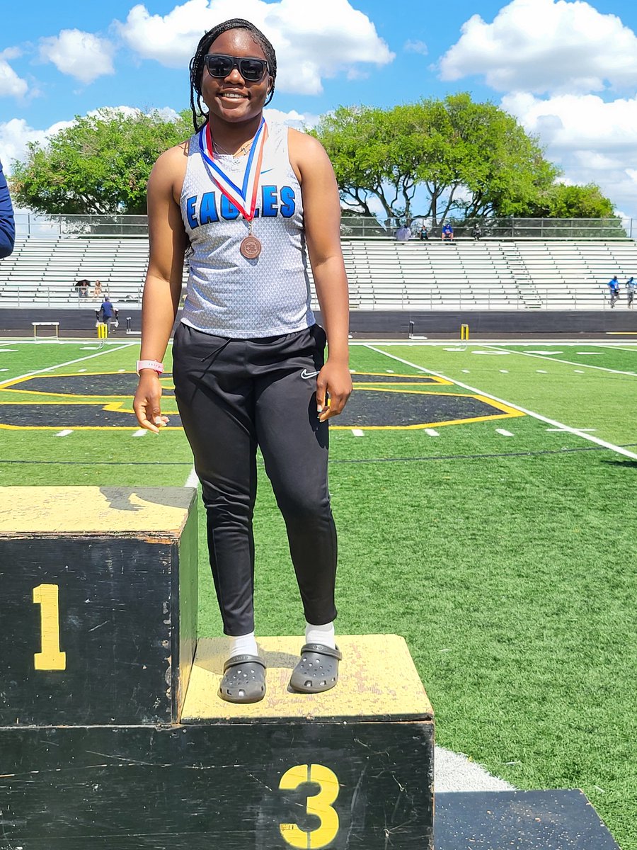 WillowridgeCro1's tweet photo. 21-4A District 3rd place in Shot Put!!! Ticket punched!! Sophomore Kourtney Penson!!@FBISDAthletics @Willowridge_HS https://t.co/Wal13amDGw