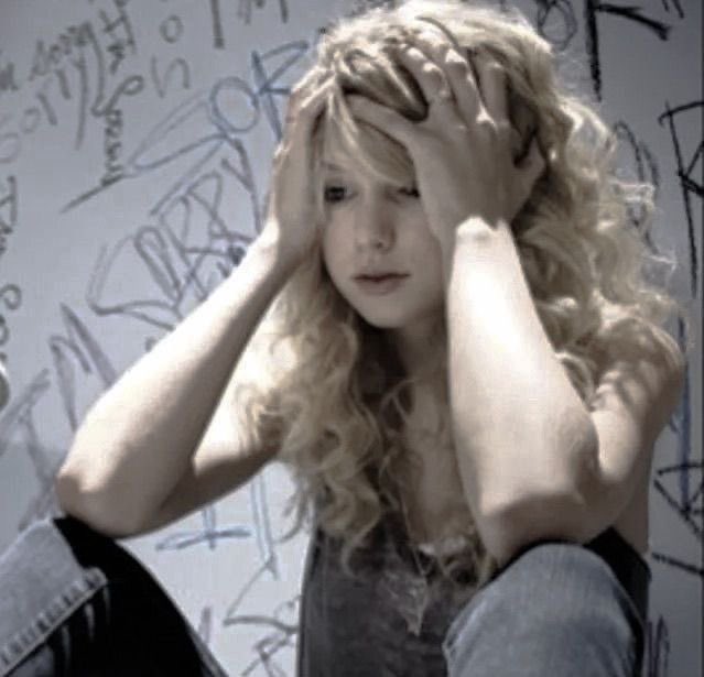 Emma 🍋🧡🪩💫🌌 tweet media