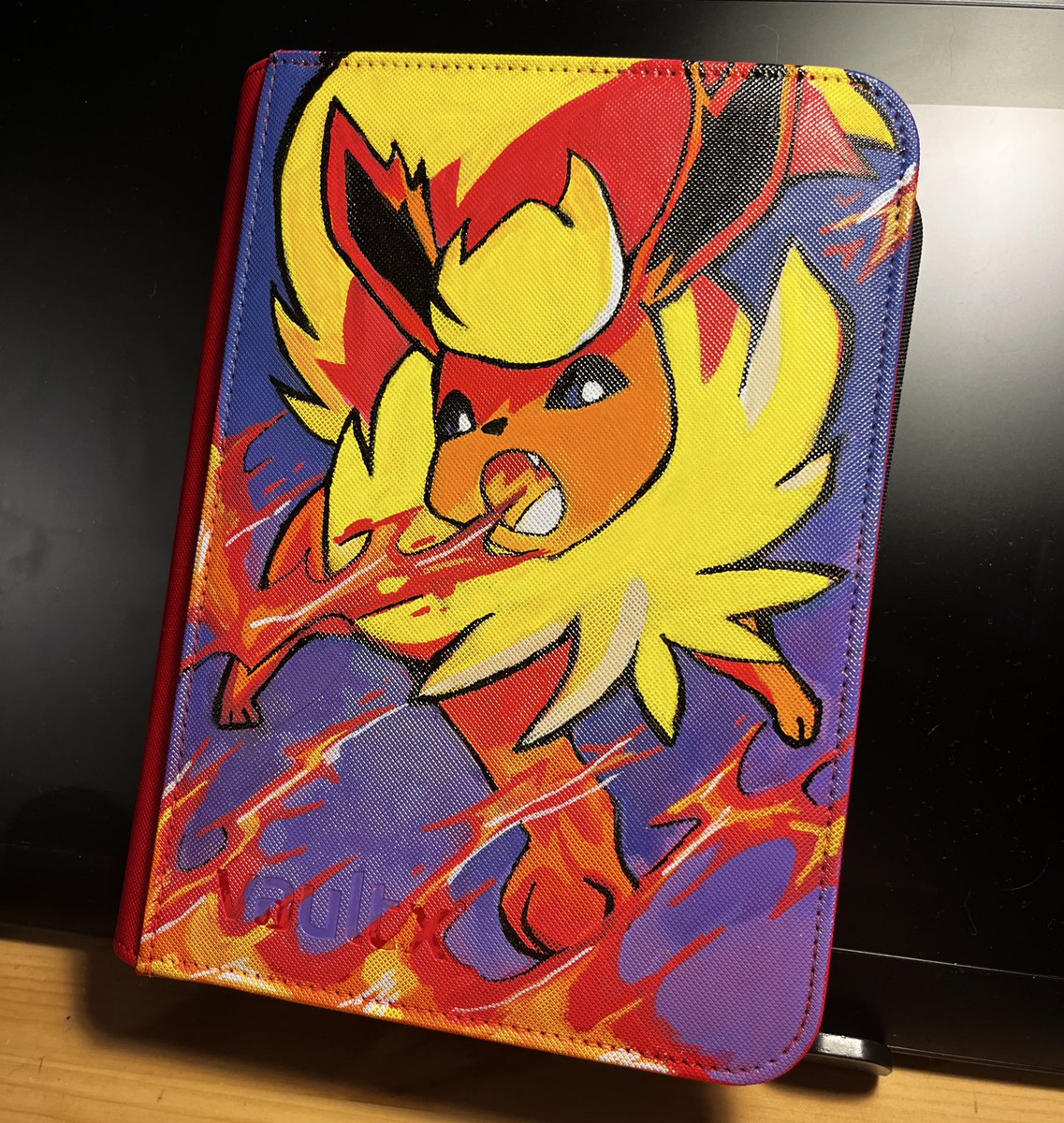 muftiys's tweet image. speaking of! today i decided to make my first custom binder for my future flareon collection 

i had a blast painting this 🥹