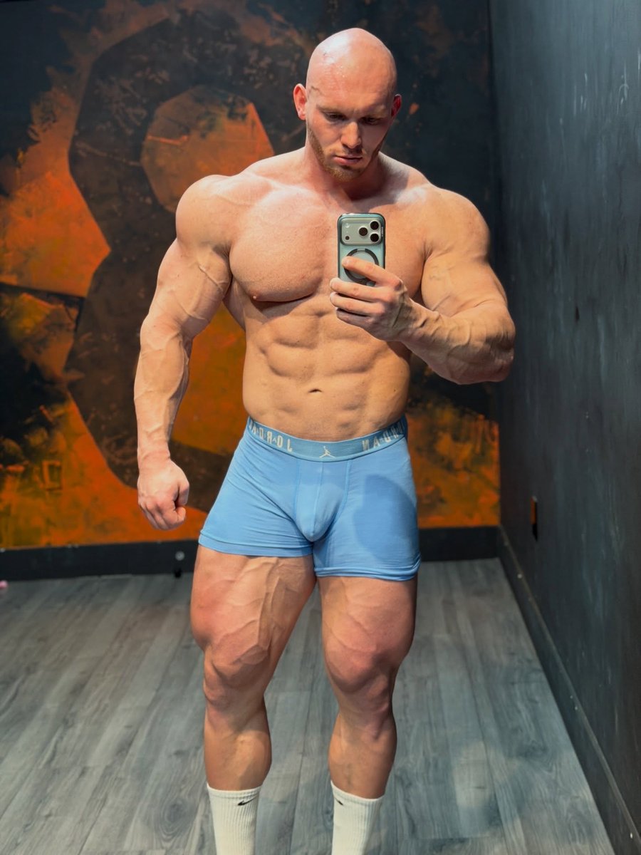shirtlessfit's tweet image. Adam is serving pure industrial-strength muscle and enough peak performance to leave you breathless. #ShirtlessFit #MuscleMass #Bodybuilding