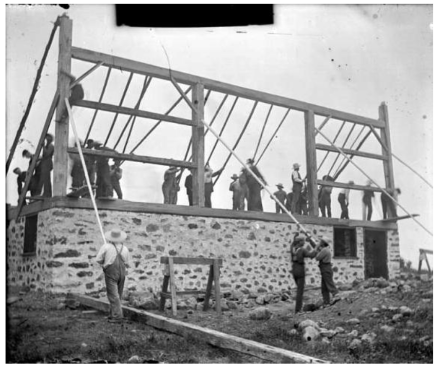 This is an archive photo from a barn raising in Picton, Ontario. Between 1898 and 1930. #SaveOntarioBarns digitalarchive.tpl.ca/objects/272535…