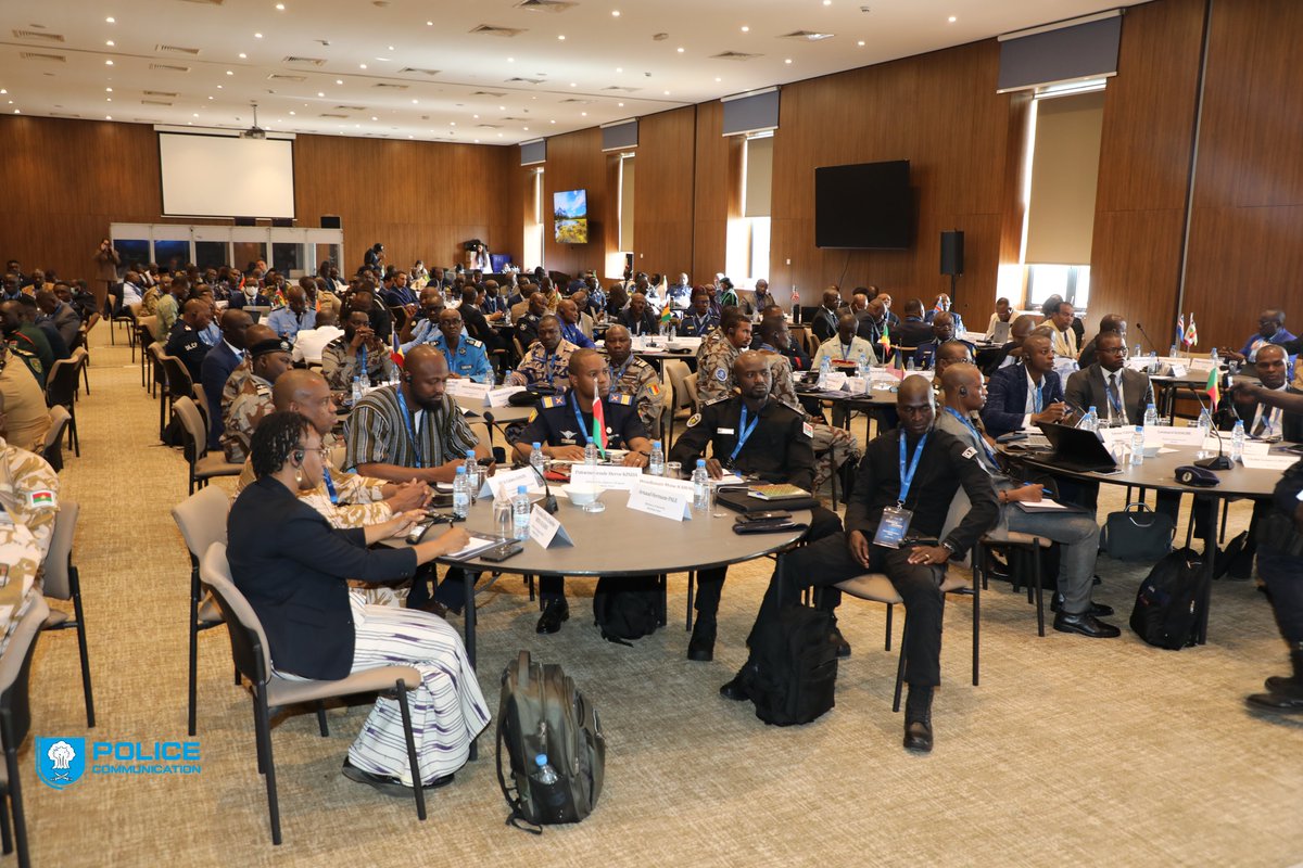 PoliceNationSN's tweet image. Ouverture à Dakar du Congrès mondial sur la sécurité chimique !
Le DG de la Police nationale, l’IGP Mame Seydou NDOUR, préside cette rencontre d’envergure : 194 experts &amp;amp; participants mondiaux, du 8 au 10 avril 2026 Focus sur l’Afrique de l’Ouest &amp;amp; du Centre.
#Cooperation #Kebetu