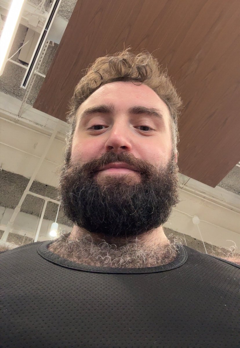 Tan_Tan06's tweet image. Turning into a wildebeest