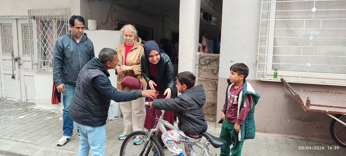 📍Romanlar Derneği 

8 Nisan Dünya Romanlar Günü dolayısıyla Romanlar Derneği’ni ziyaret ederek vatandaşlarımızın 

gününü kutladık...

#BirlikteGüçlüyüz 
#ahmetBüyükgümüş
#MahinurÖzdemirGöktaş 
#DrFatmaBetülSayankaya