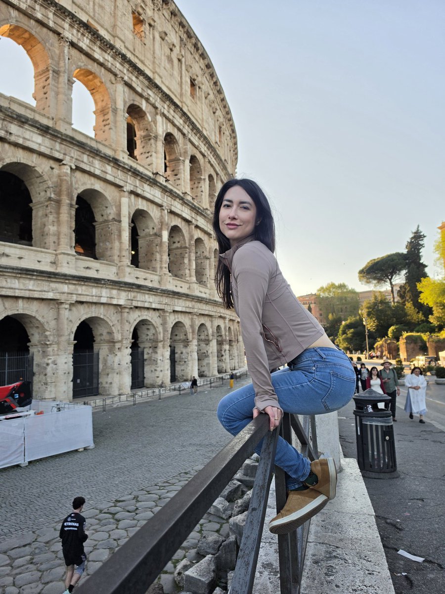 Isabel Love tweet media