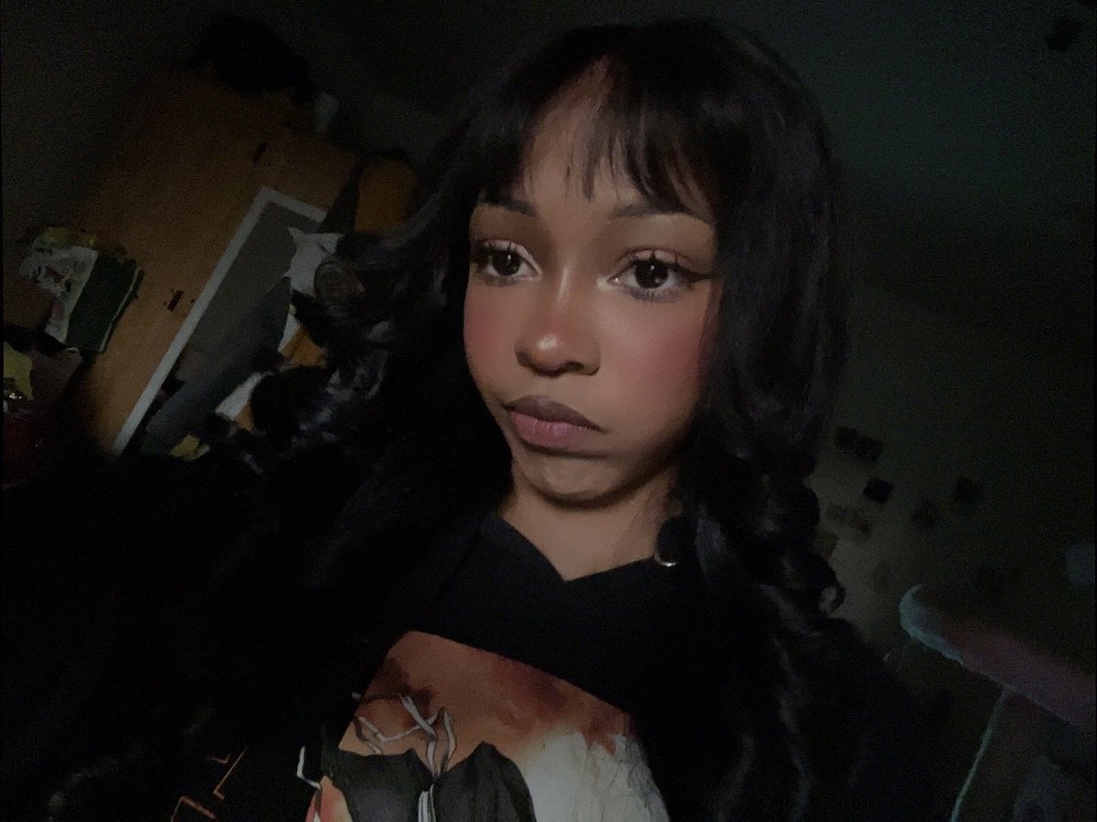 Miss Skai 🦢 tweet media