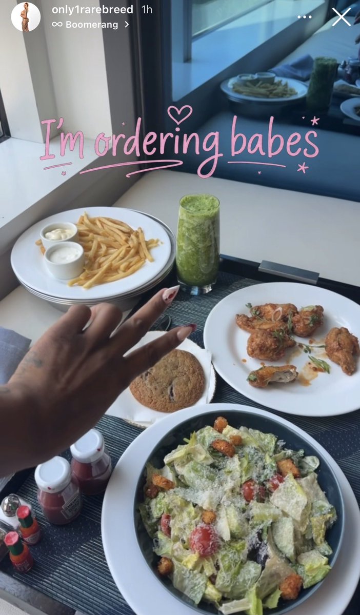 ZeusBaddiesTea's tweet image. Pressure seems to be in a hotel and is looking for a makeup artist in LA.. 👀 Do you think she’s been cast for Baddies USA Chapter 2? 🇺🇸
#BaddiesUSA