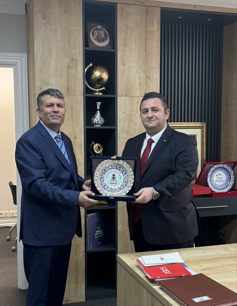 DenetdeBasin's tweet image. DENETDE Yönetim Kurulu olarak TRT Genel Müdürlüğü Teftiş Kurulu Başkanlığına atanan Sayın Bahadır KAÇAR’ı ziyaret ettik.

Nezaketi ve misafirperverliği için Sayın KAÇAR’a teşekkür eder, görevinde başarılar dileriz.

#TRT #denetim #teftiş